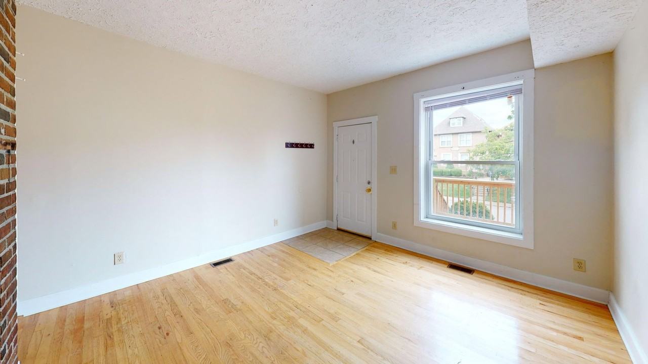 1367 Indianola Ave