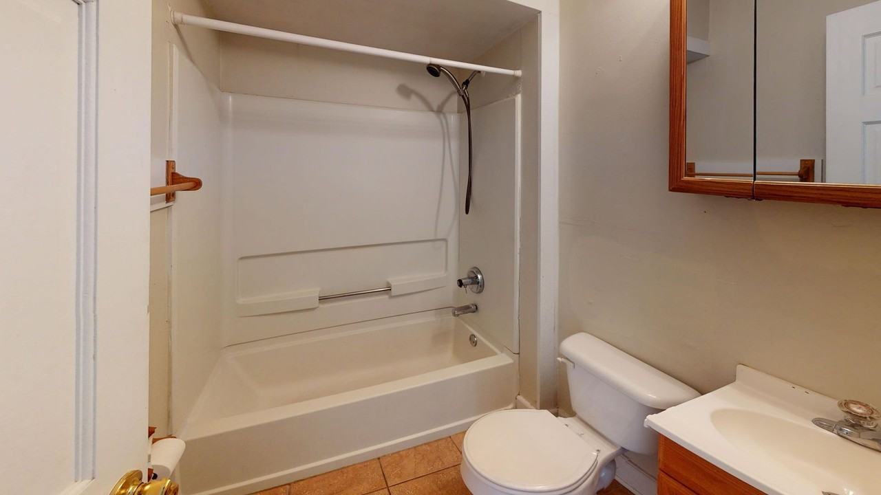 1367 Indianola Ave - Photo 5 of 7