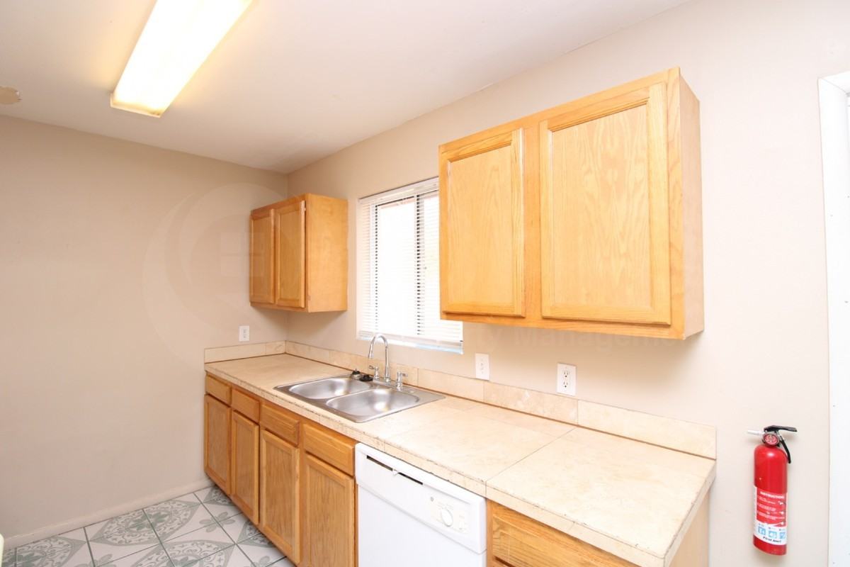 2417 N 20th Dr - Photo 4 of 19