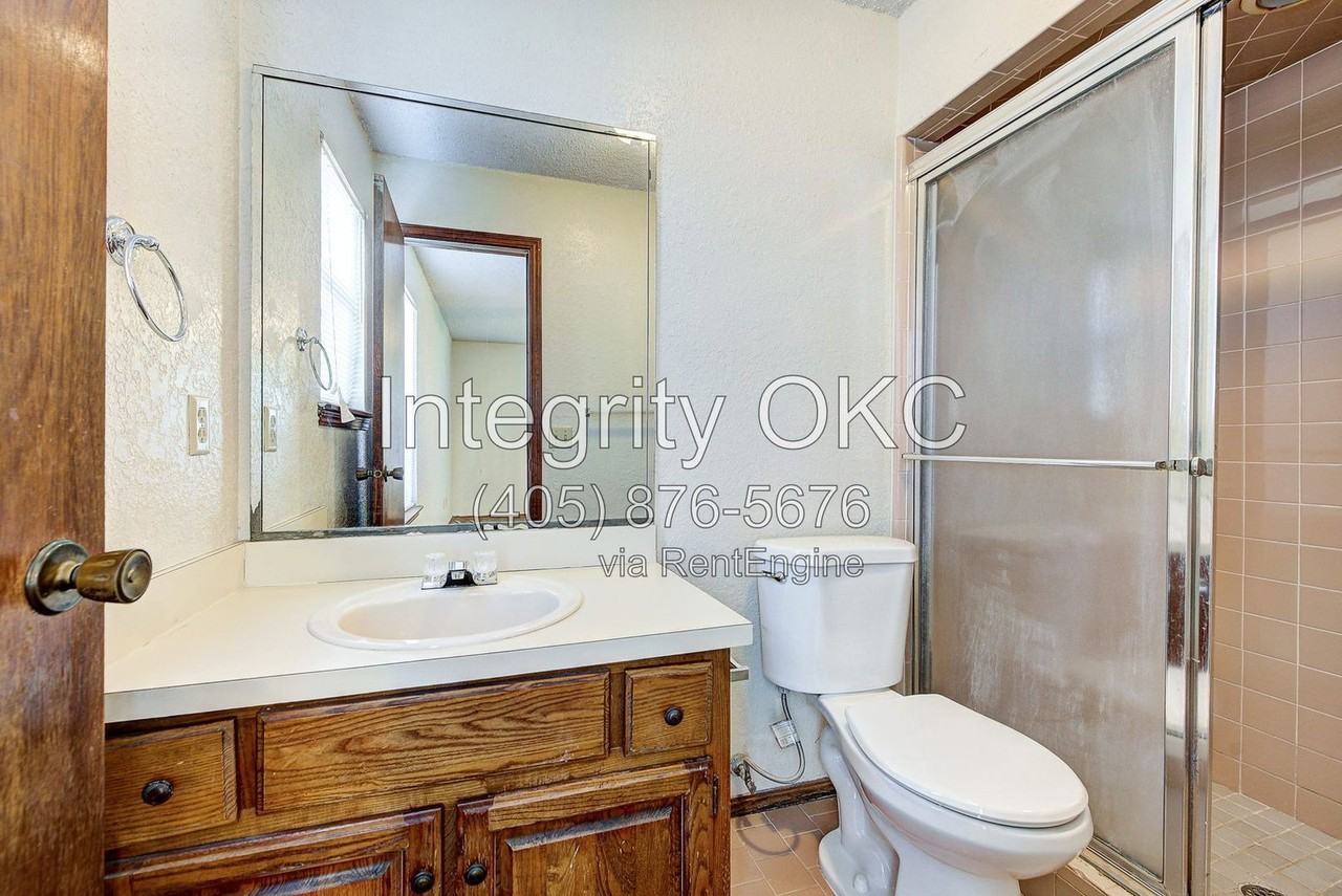 1036 Tall Oaks Dr - Photo 3 of 42