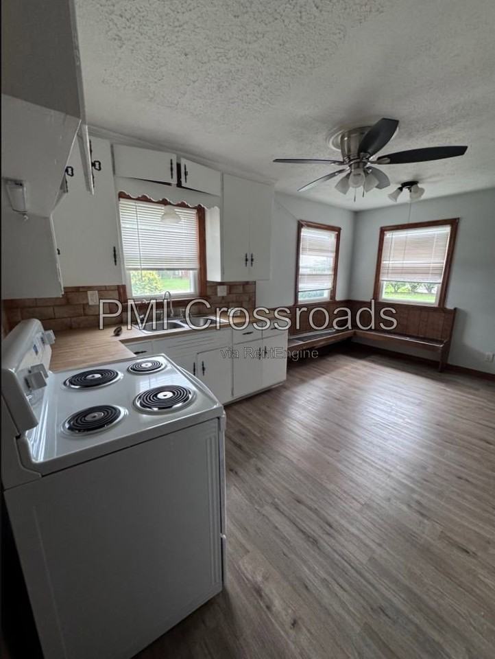 518 W Maple St - Photo 5 of 11