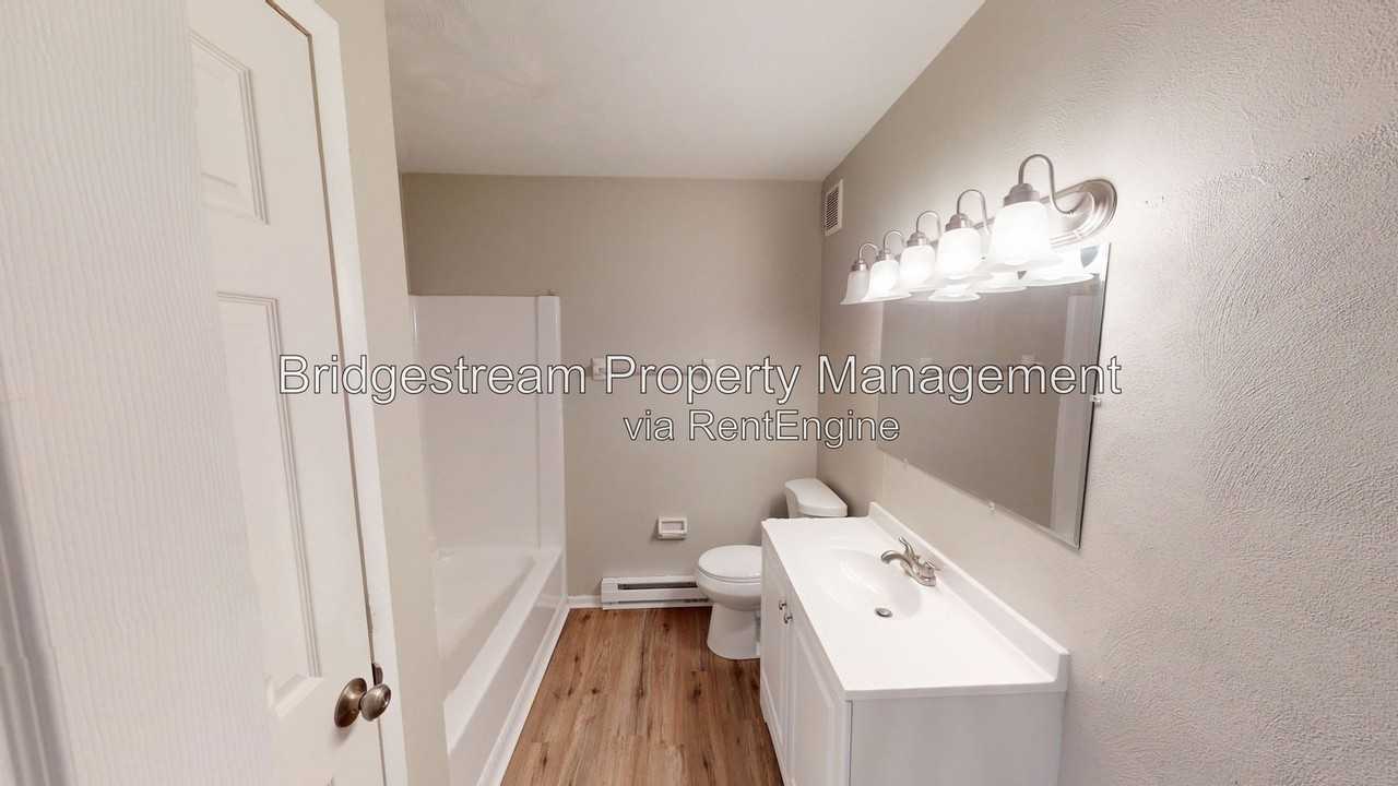 95 N Gebhart Church Rd #B - Photo 4 of 6