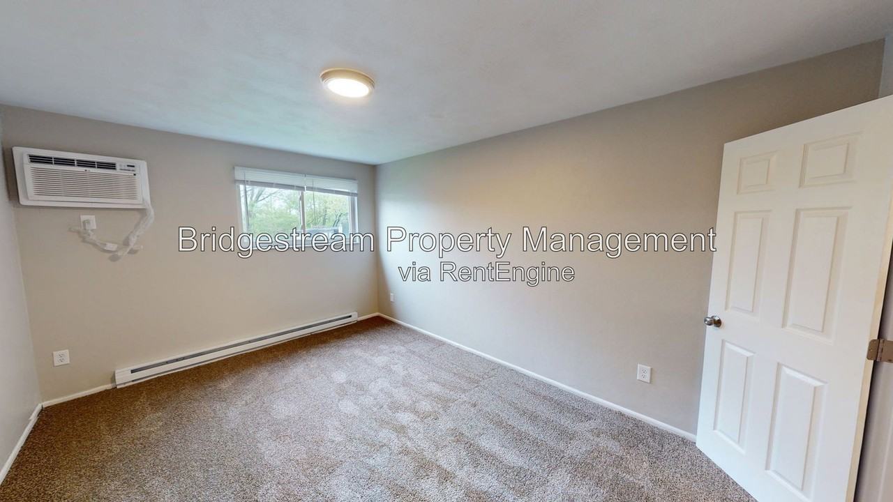 95 N Gebhart Church Rd #B - Photo 5 of 6