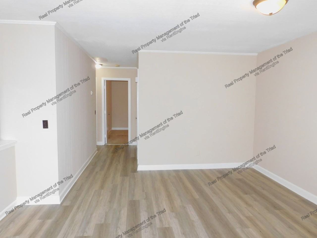 207 Smith St - Photo 3 of 16