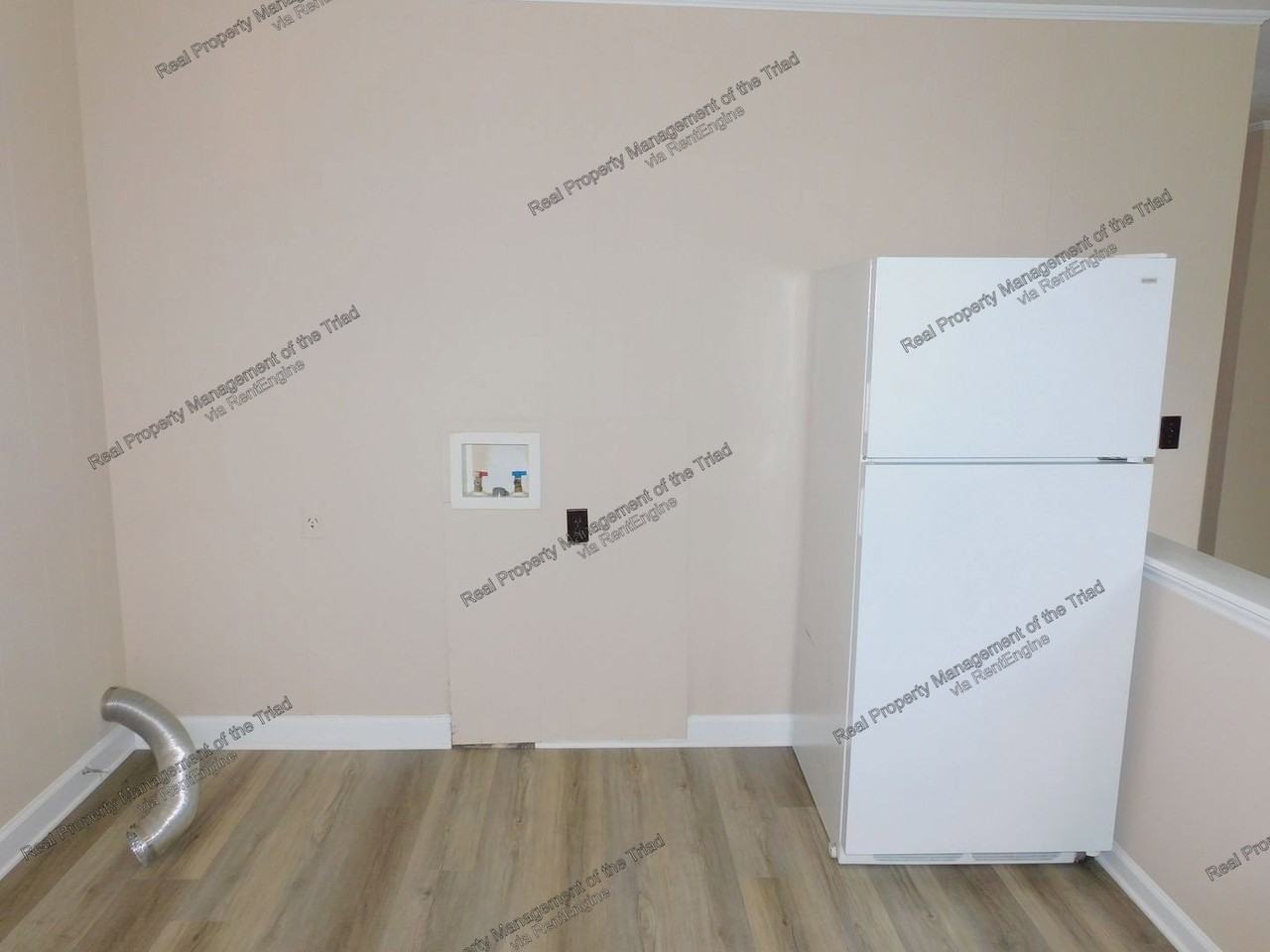 207 Smith St - Photo 6 of 16