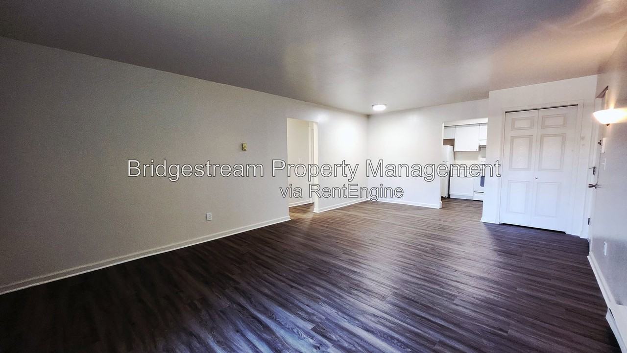 461 N Broadway St - Photo 3 of 8
