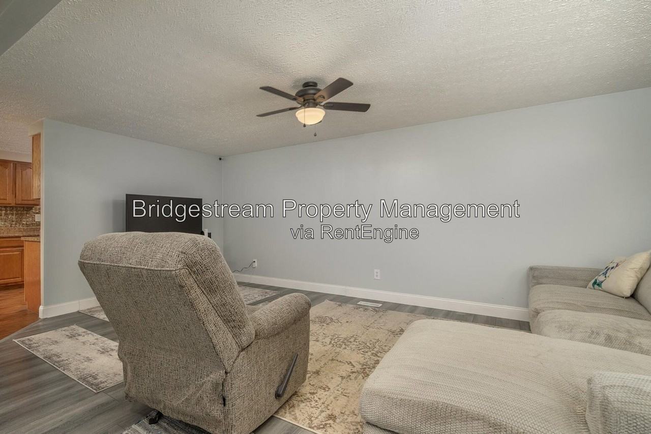 5209 Pitcairn Rd - Photo 4 of 19