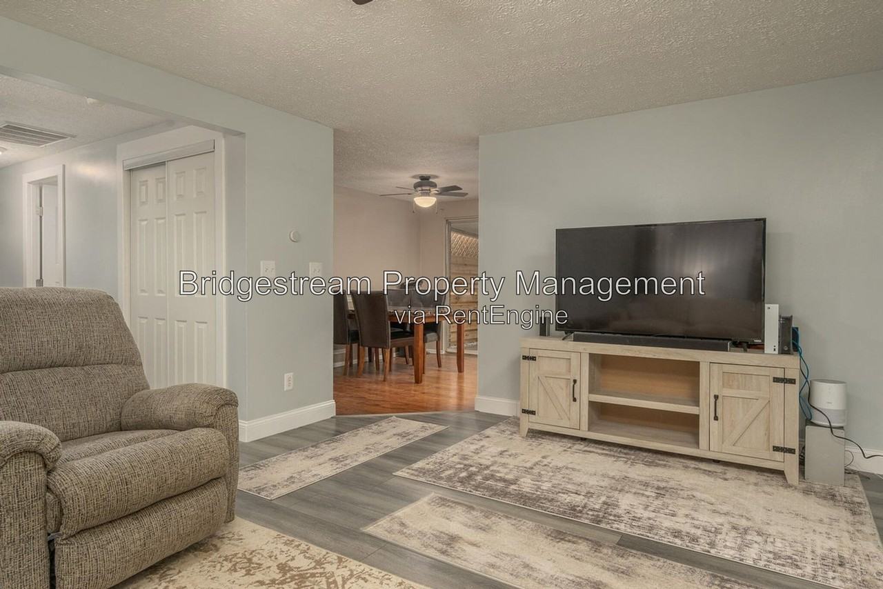5209 Pitcairn Rd - Photo 5 of 19
