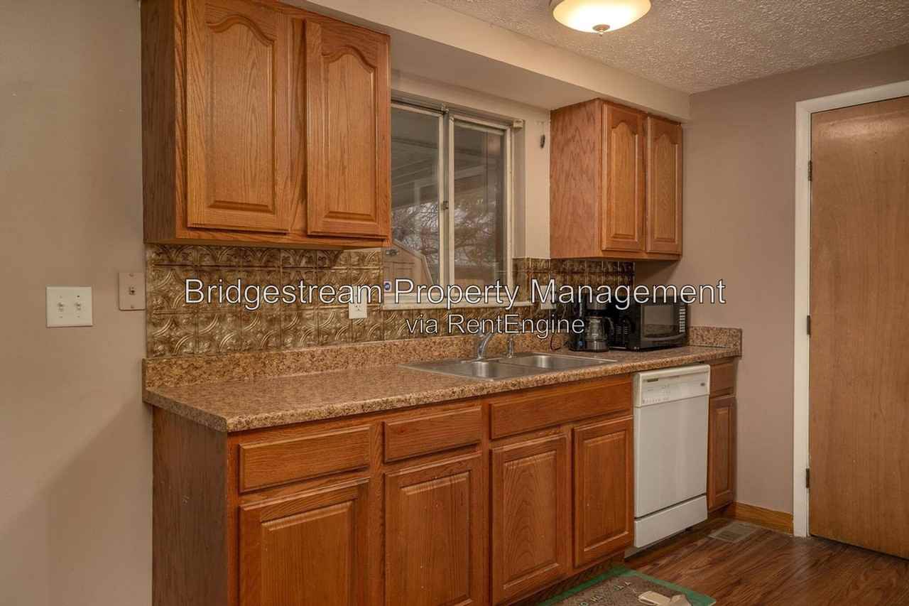5209 Pitcairn Rd - Photo 7 of 19