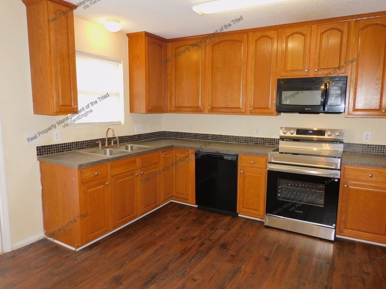 3096 Canterbury Park Dr - Photo 4 of 22