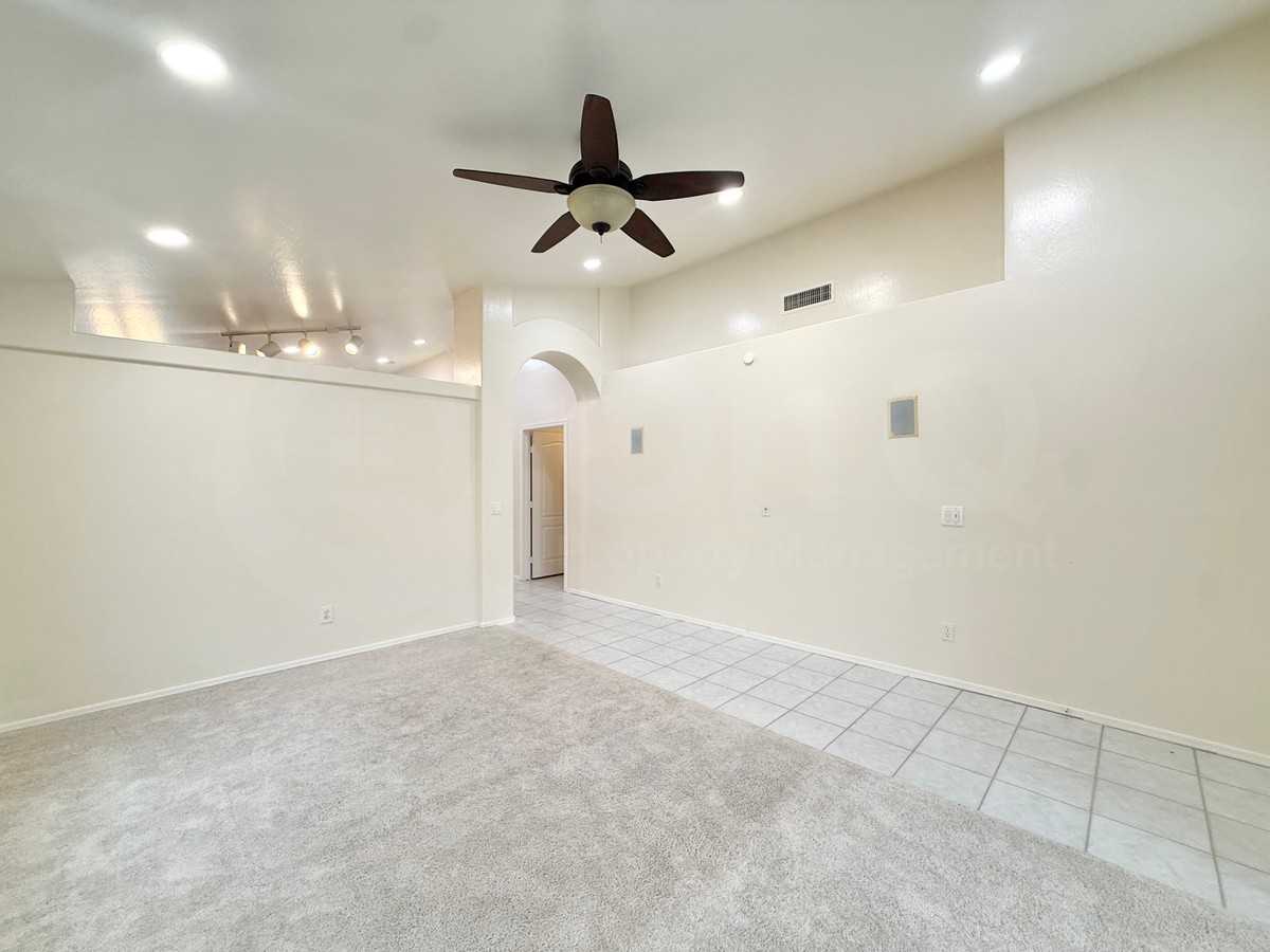 2125 E Rosemonte Dr - Photo 4 of 24