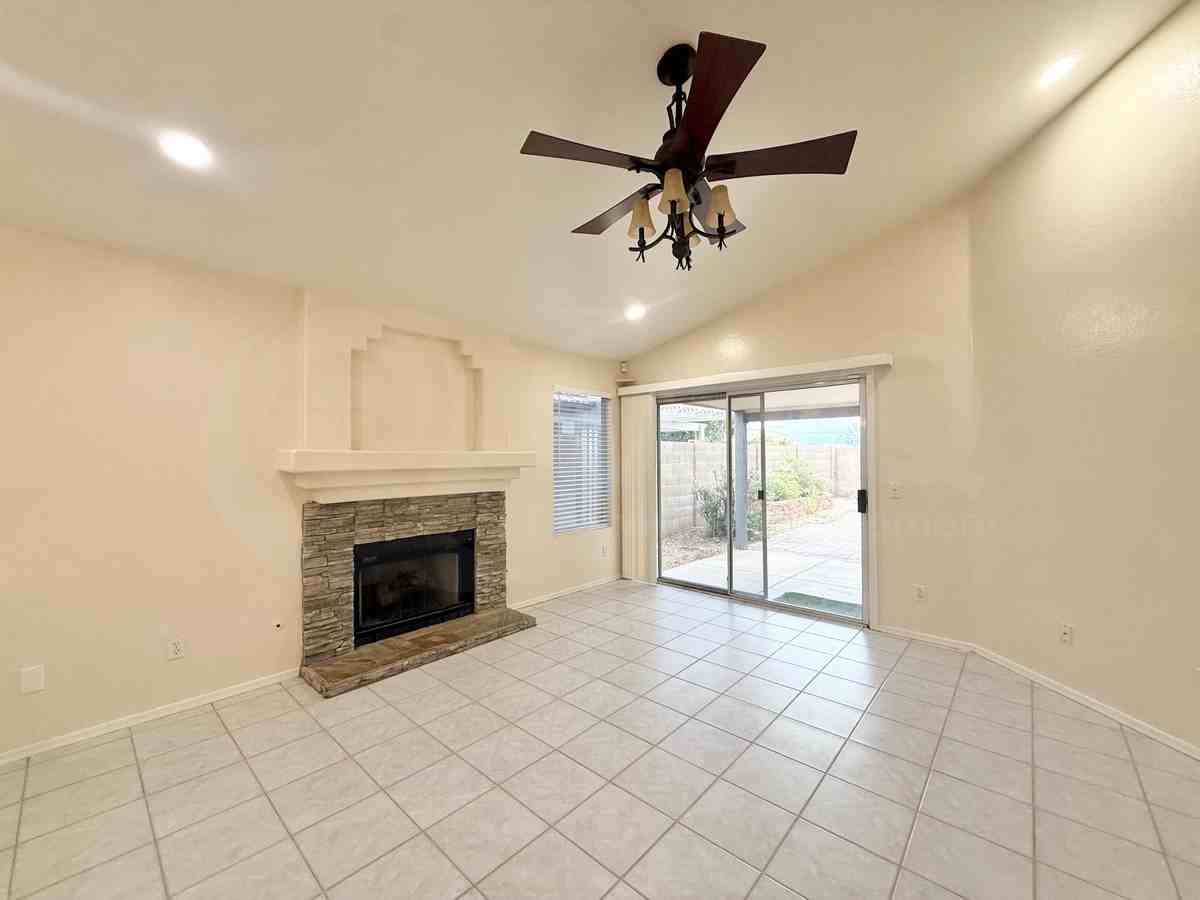 2125 E Rosemonte Dr - Photo 6 of 24