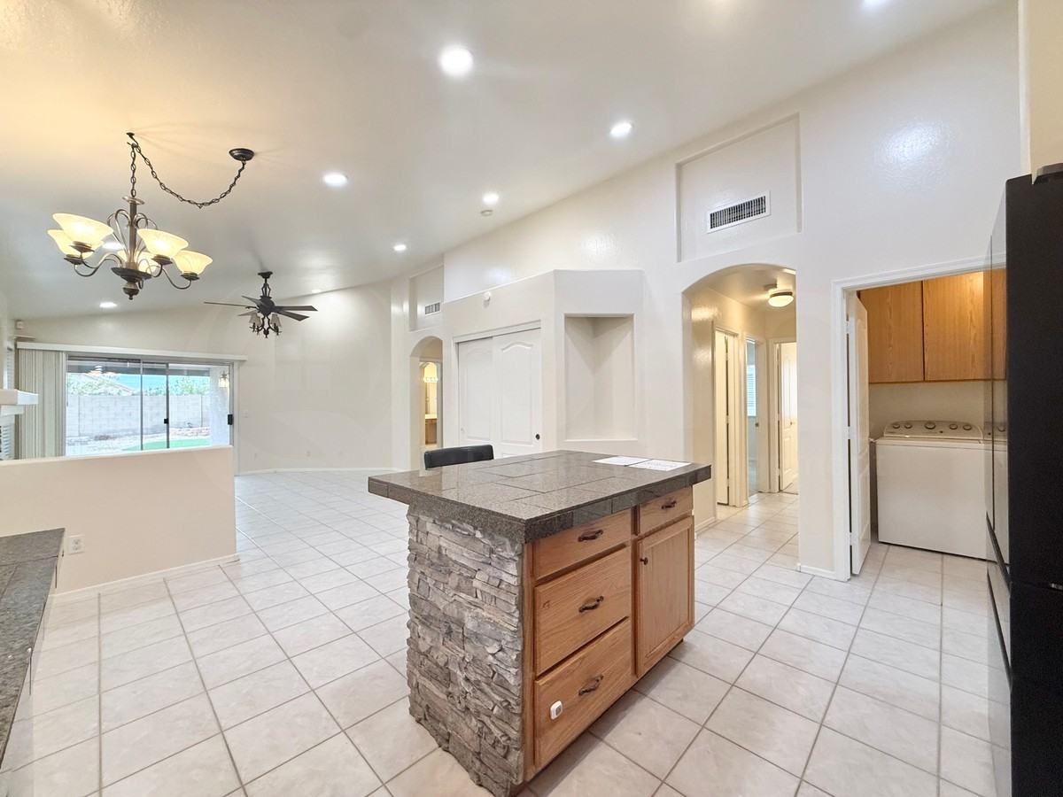 2125 E Rosemonte Dr - Photo 7 of 24