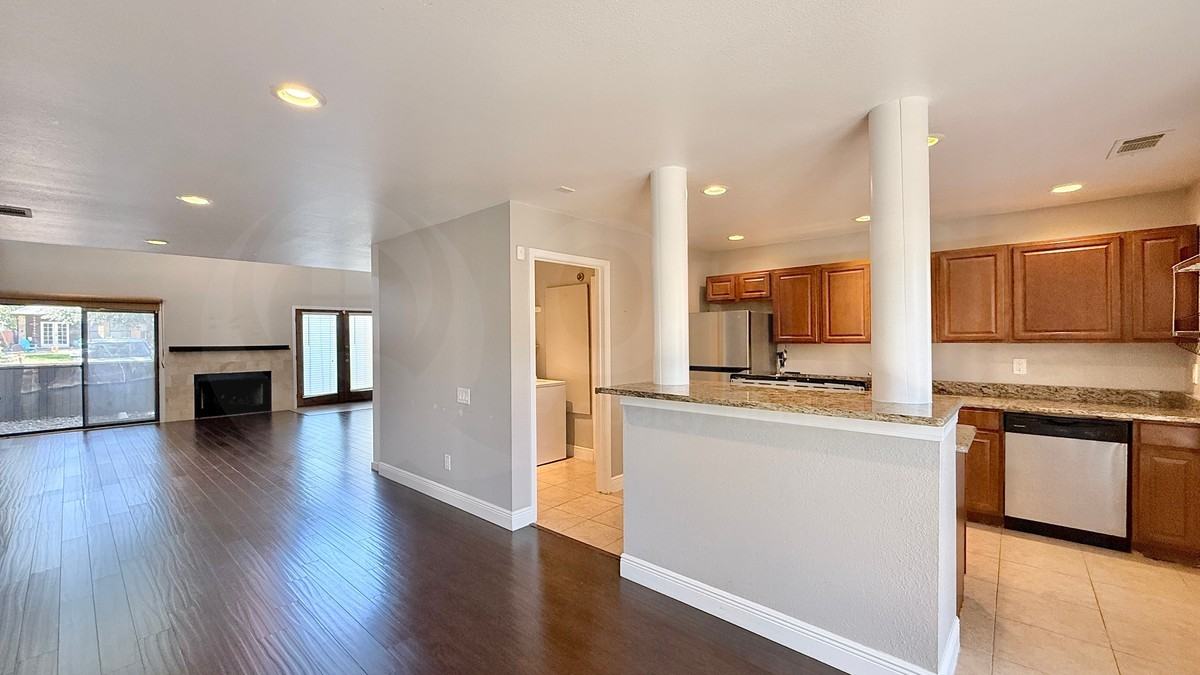 3402 Blumie St #B - Photo 7 of 14