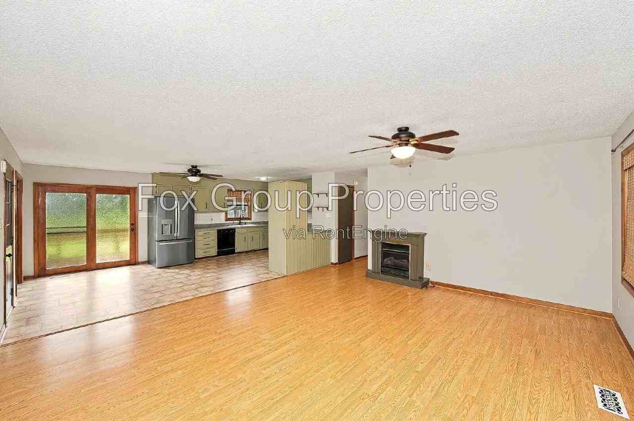 129 Laura Rd - Photo 4 of 12
