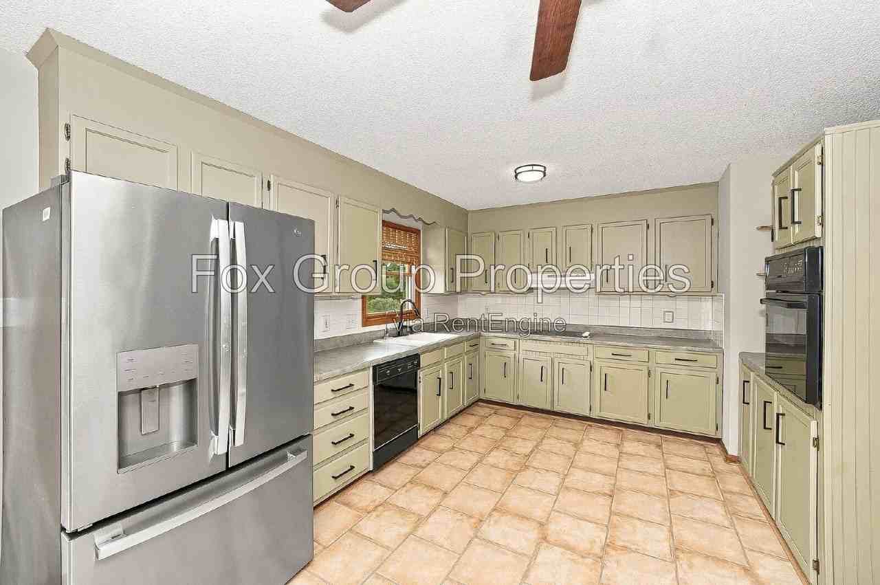 129 Laura Rd - Photo 5 of 12
