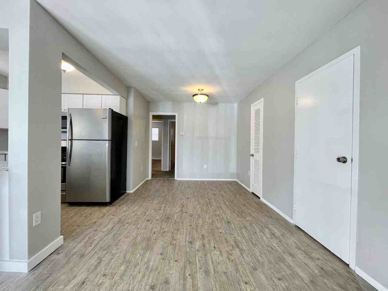 509 Knapp St Ne #1 - Photo 4 of 18