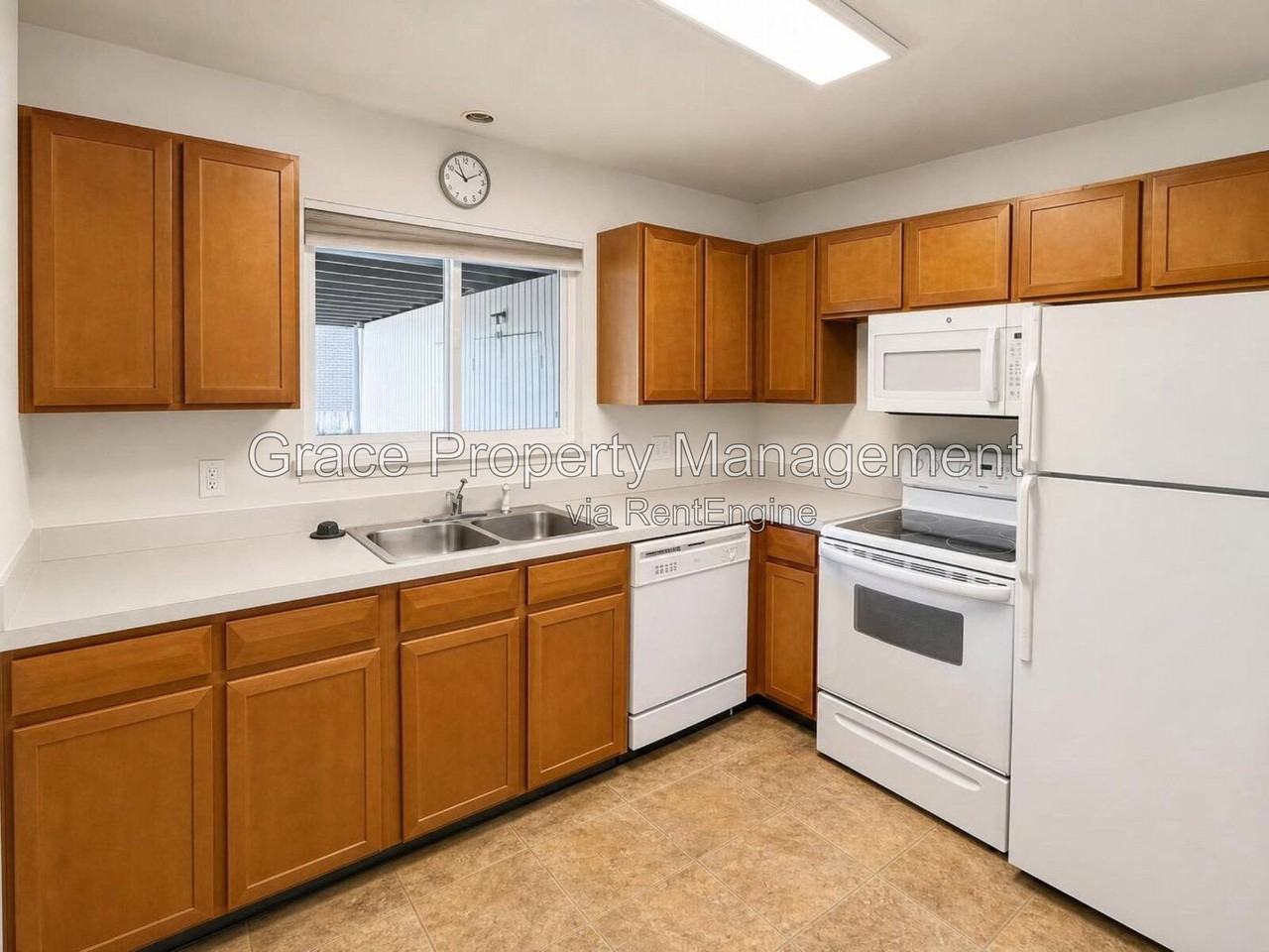 1405 Bradley Dr - Photo 4 of 22