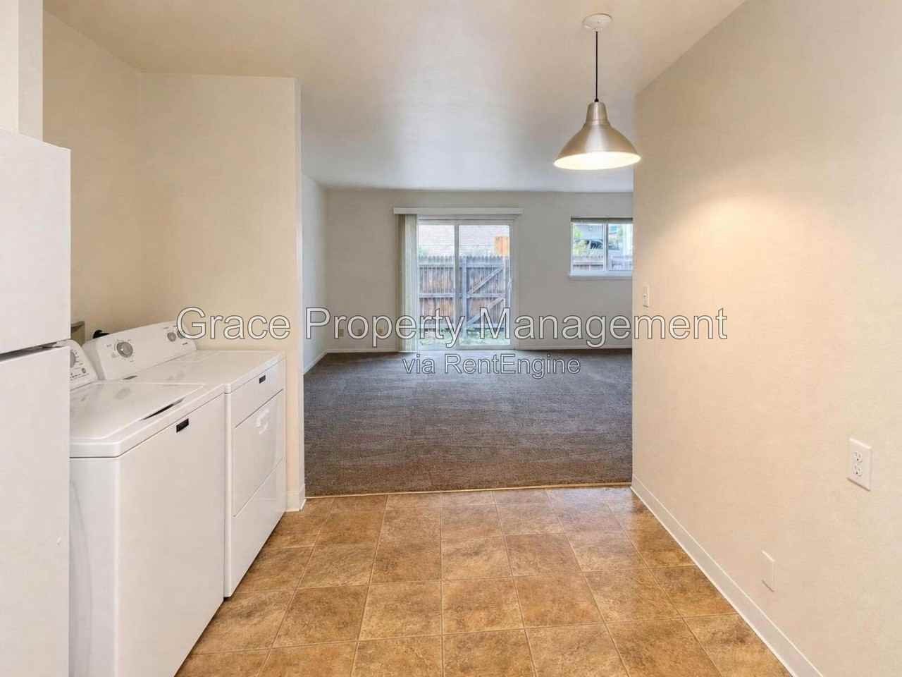 1405 Bradley Dr - Photo 5 of 22