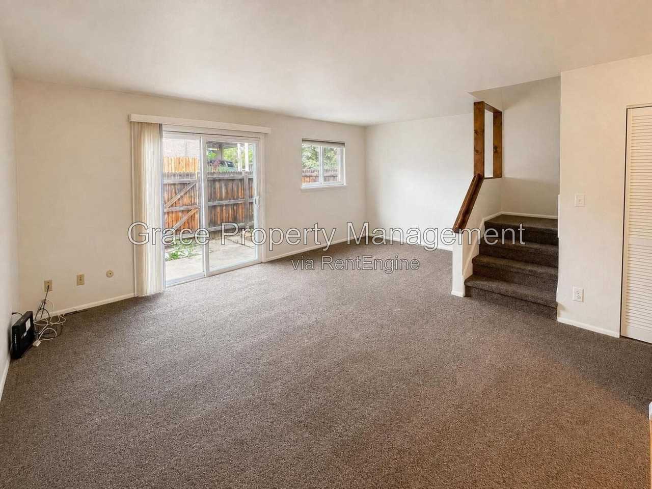 1405 Bradley Dr - Photo 6 of 22