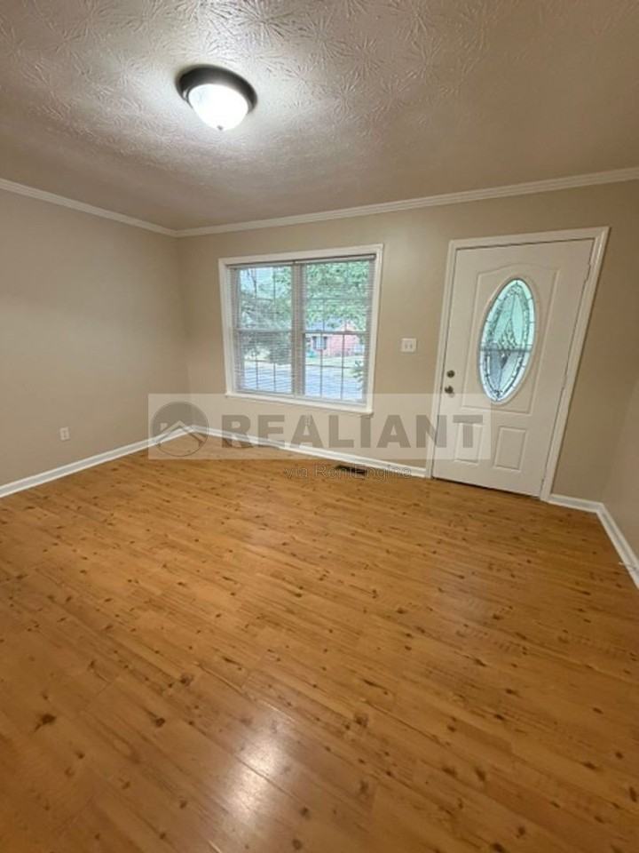 112 Birch Dr - Photo 2 of 19