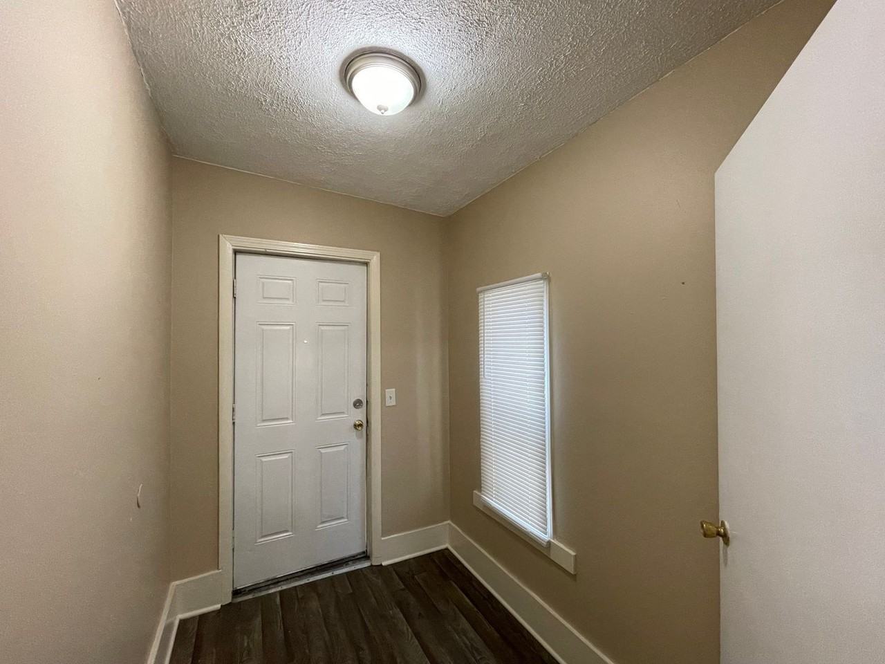 611 Prospect Ave Ne - Photo 4 of 16