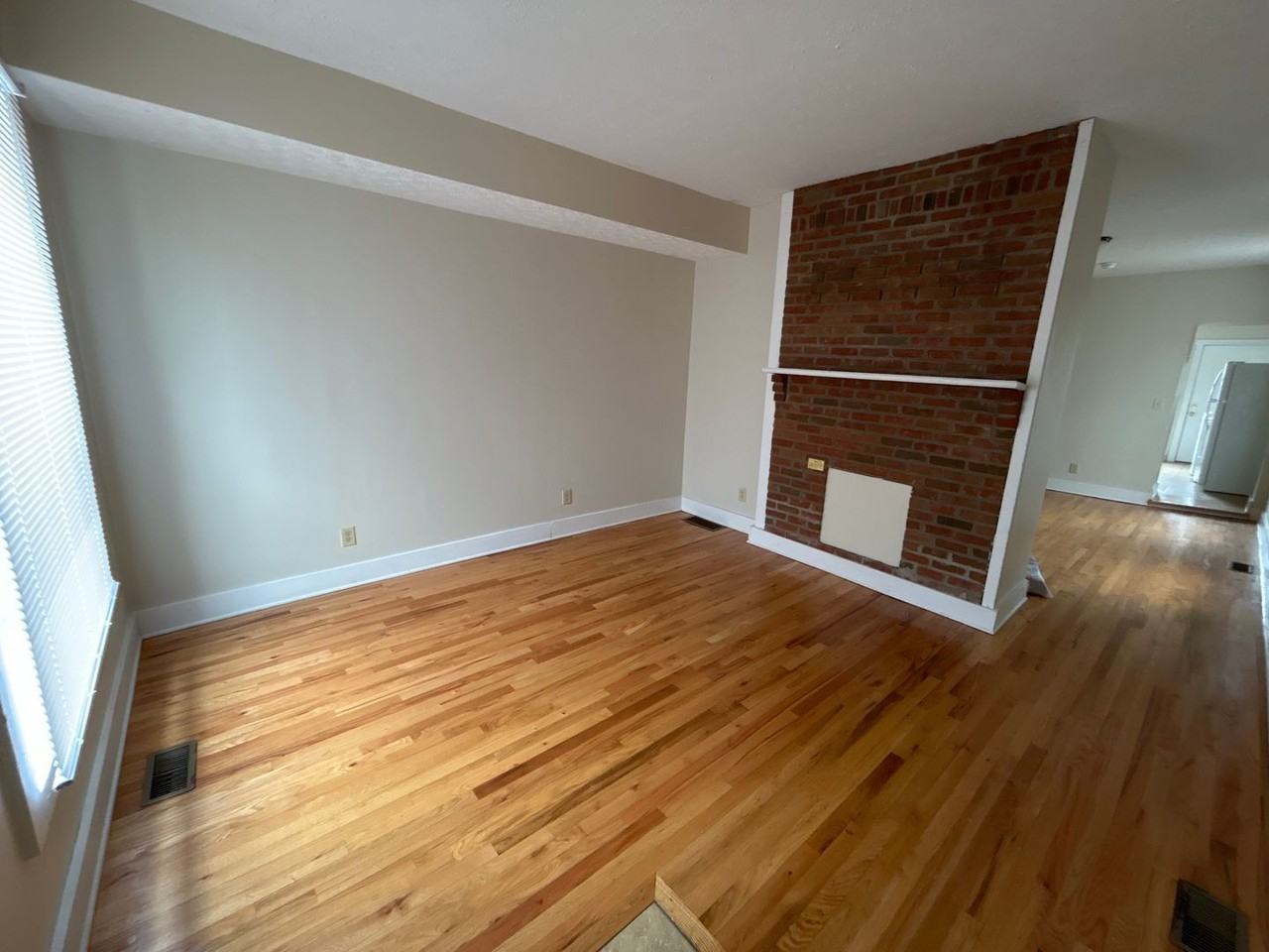 1385 Indianola Ave - Photo 5 of 9