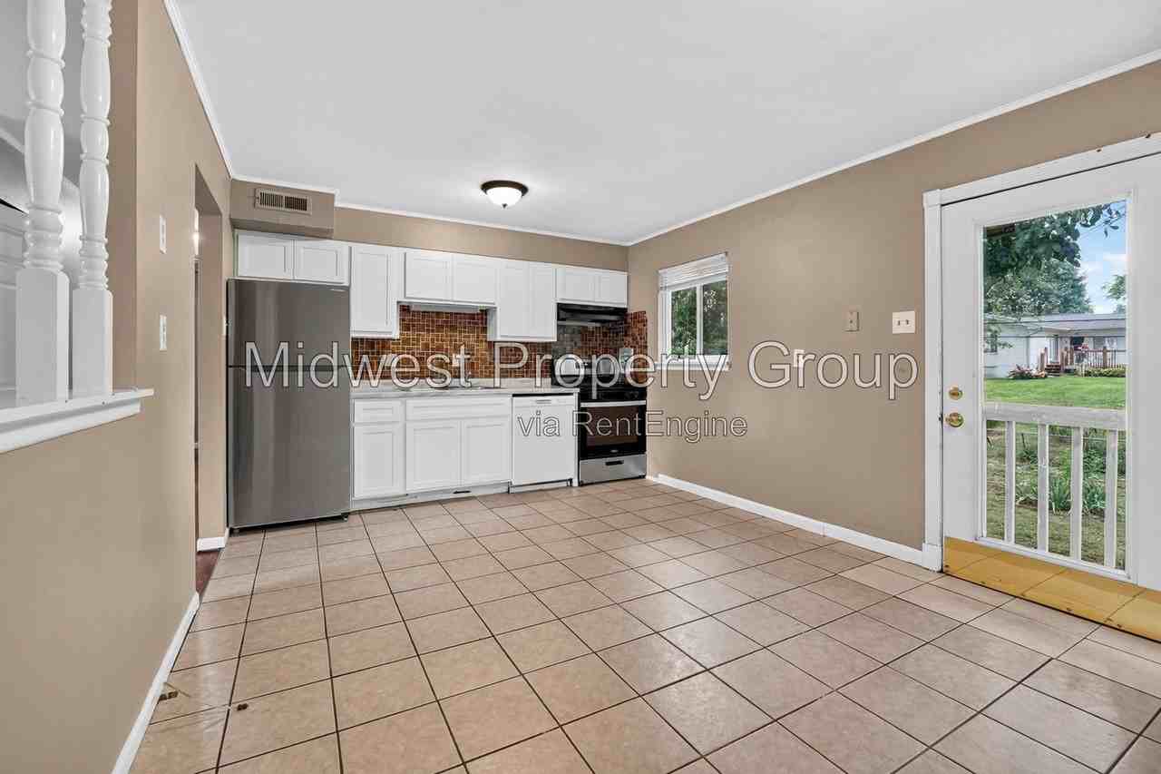 1890 Bobbinray Ave - Photo 2 of 26