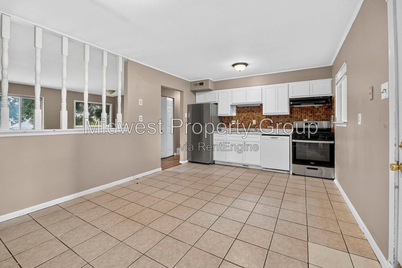 1890 Bobbinray Ave - Photo 3 of 26