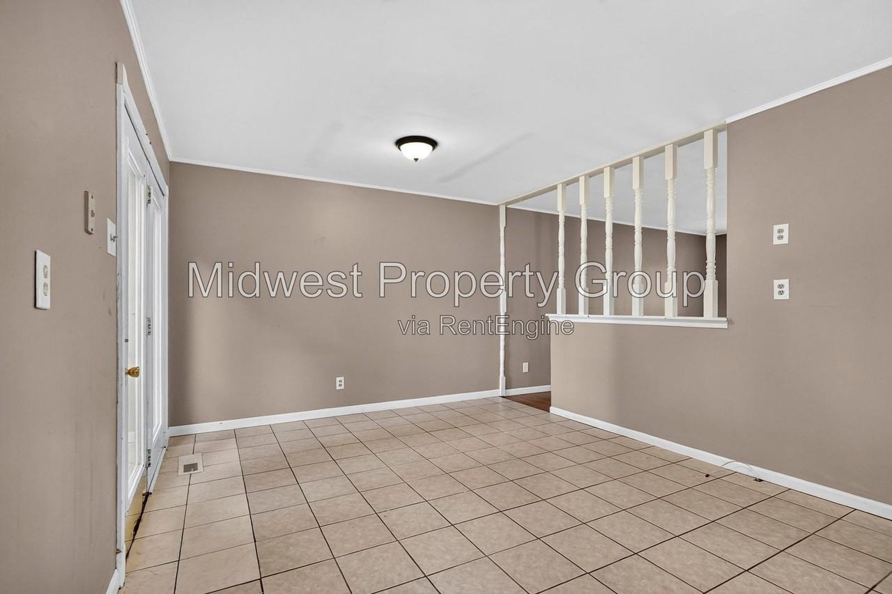 1890 Bobbinray Ave - Photo 4 of 26