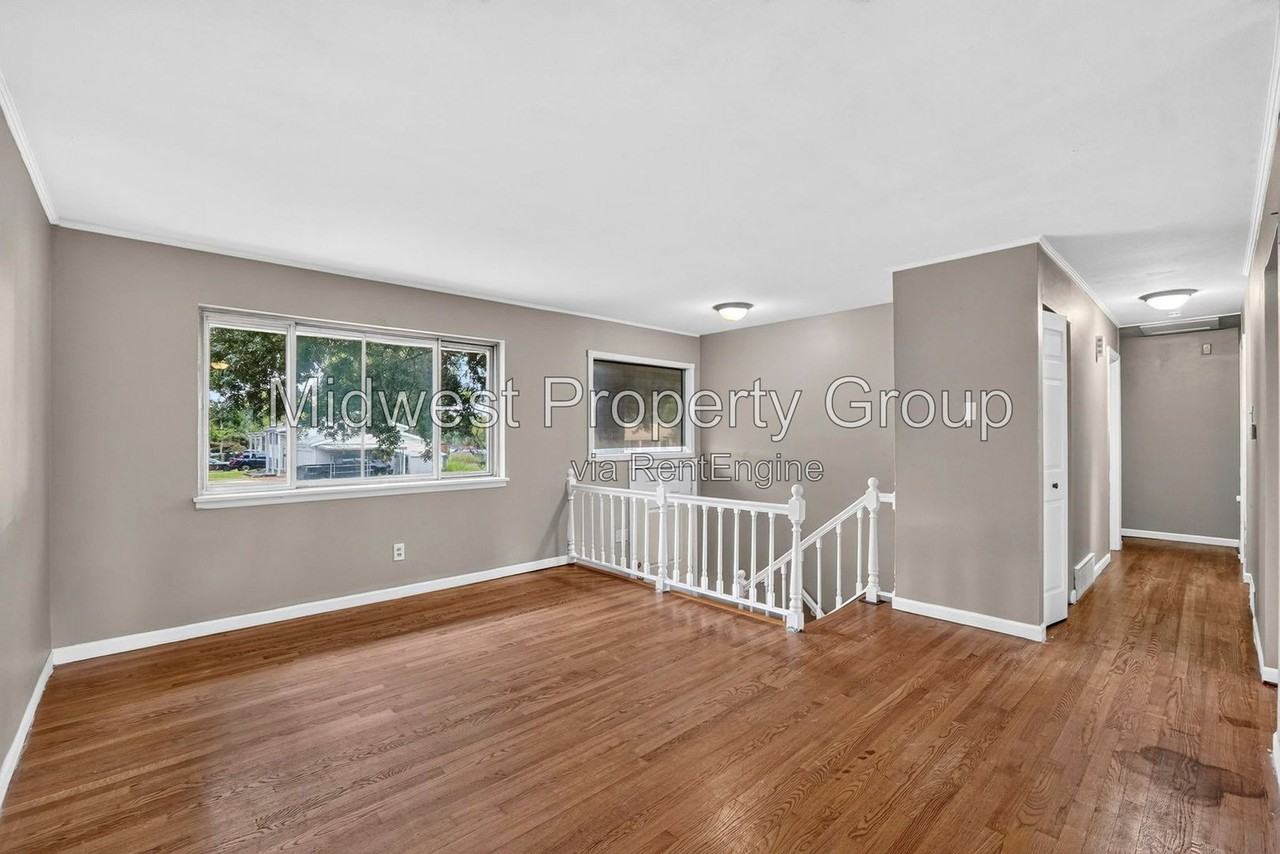 1890 Bobbinray Ave - Photo 5 of 26