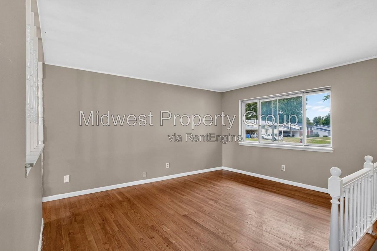 1890 Bobbinray Ave - Photo 7 of 26