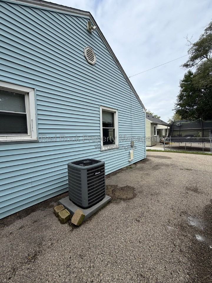 1837 Wisconsin Ave - Photo 4 of 14