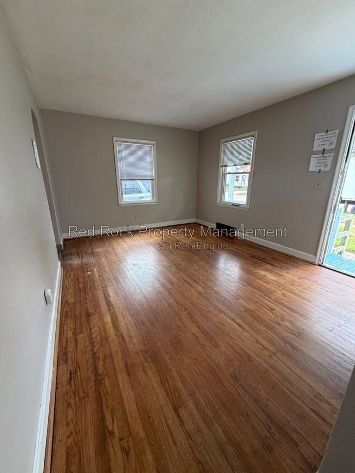 1837 Wisconsin Ave - Photo 5 of 14