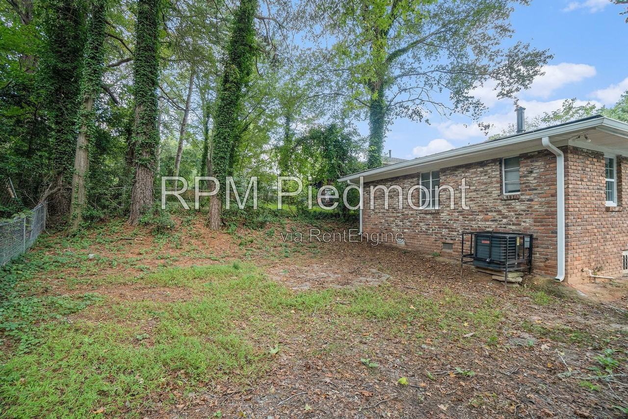 261 Holly Rd Nw - Photo 4 of 27