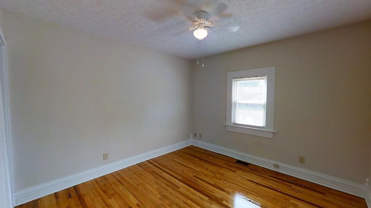 1373 Summit St - Photo 7 of 9