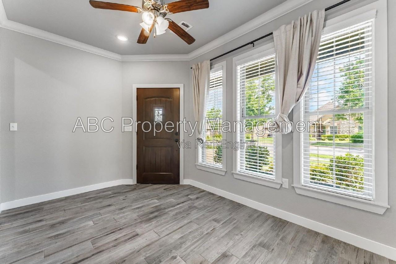 3207 Sw Hillstone Ave - Photo 2 of 20