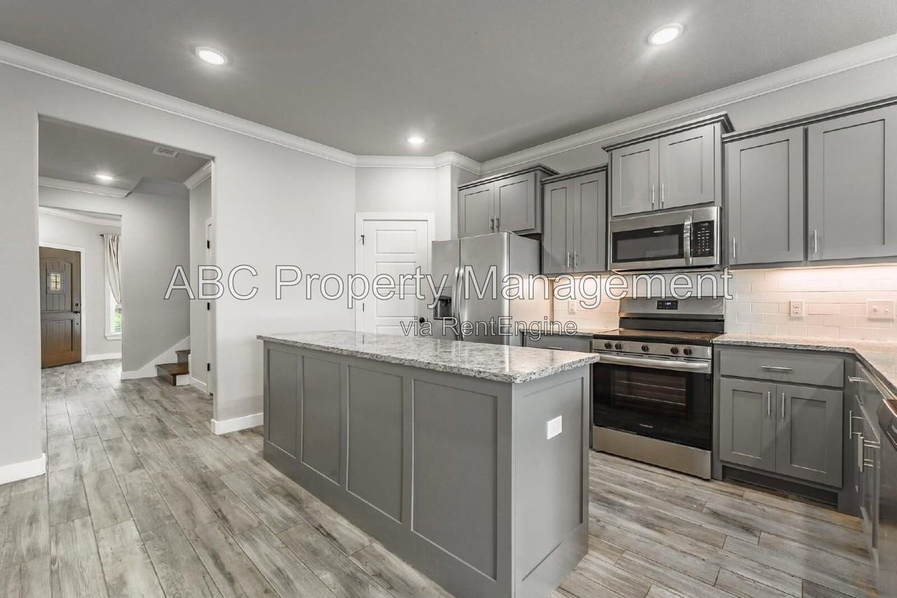 3207 Sw Hillstone Ave - Photo 6 of 20