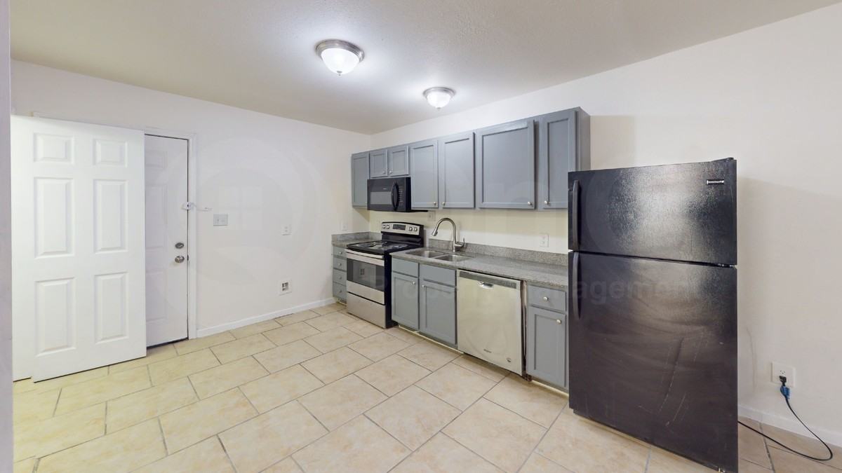 4928 Flamingo Rd - Photo 2 of 9
