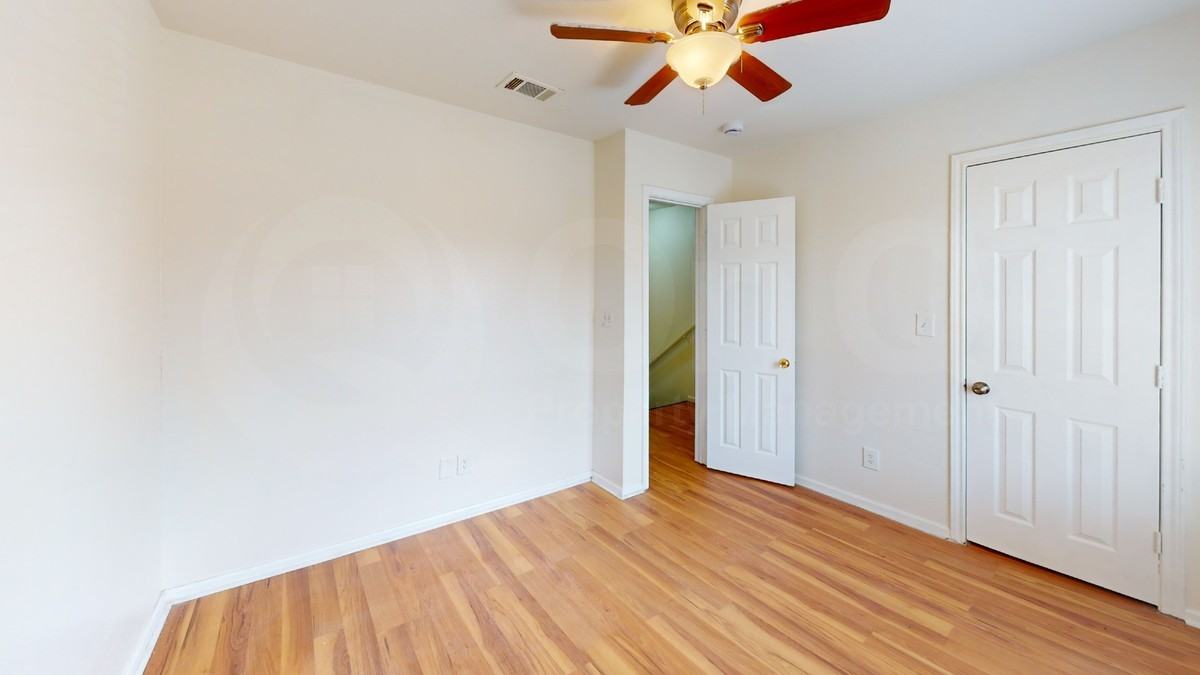 4928 Flamingo Rd - Photo 3 of 9