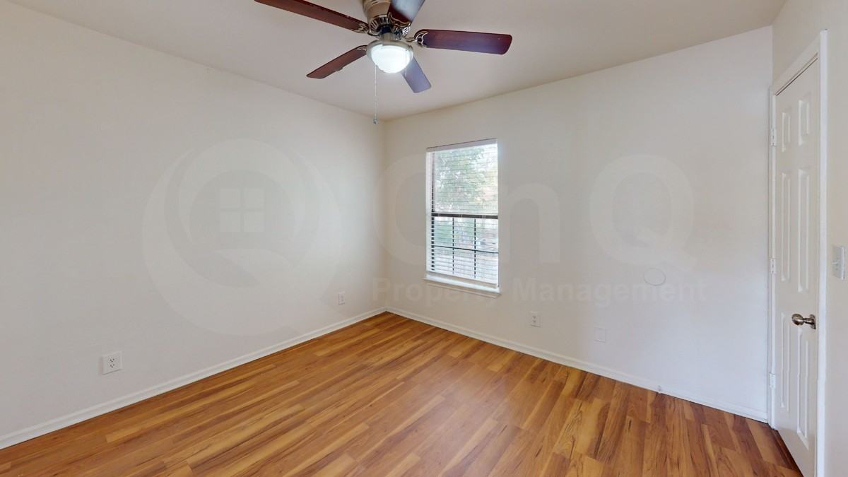 4928 Flamingo Rd - Photo 5 of 9