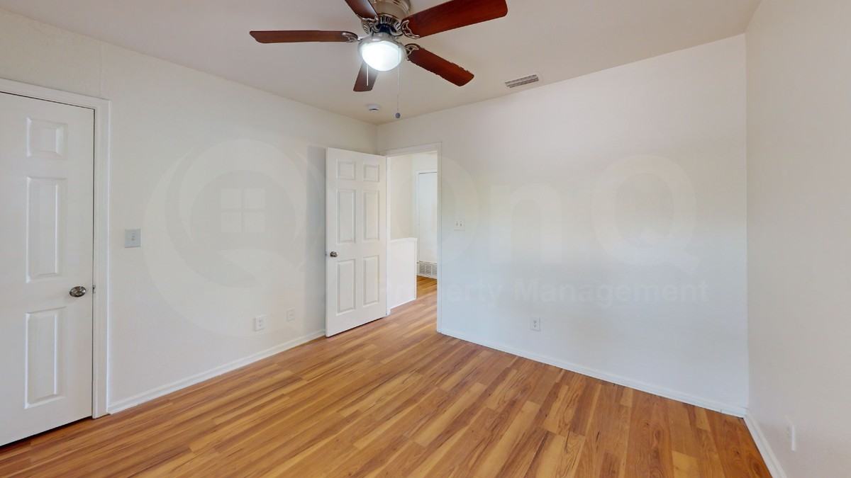 4928 Flamingo Rd - Photo 6 of 9