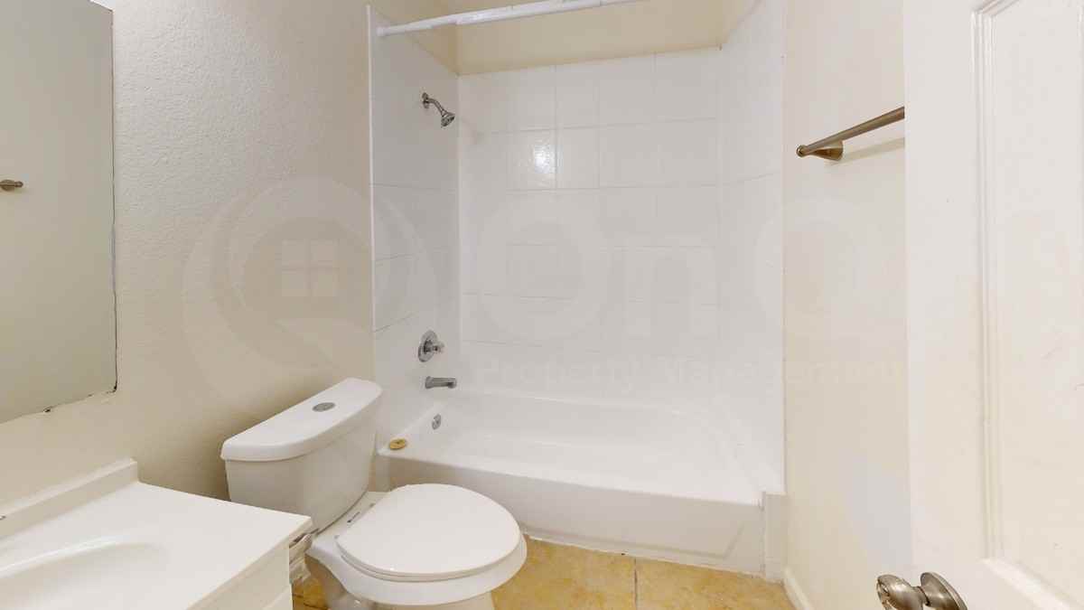 4928 Flamingo Rd - Photo 7 of 9