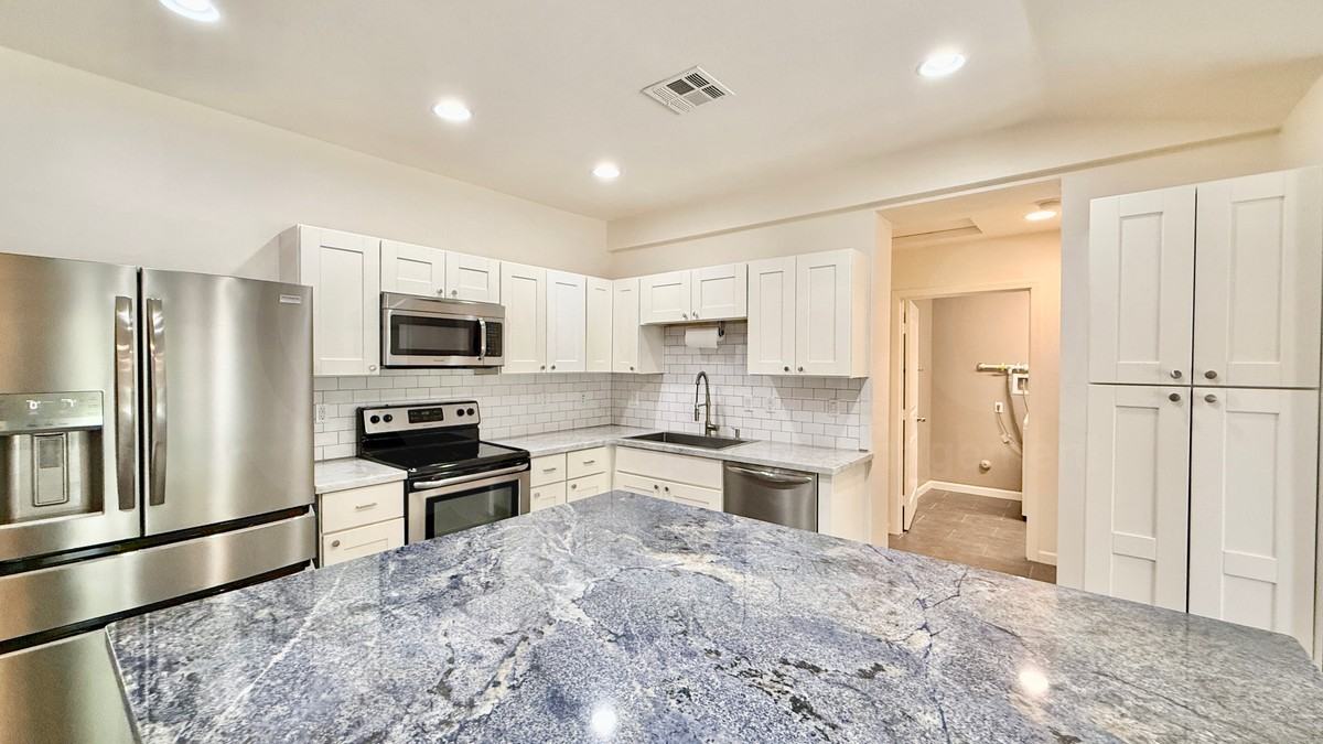 4126 N 44th Pl - Photo 3 of 23