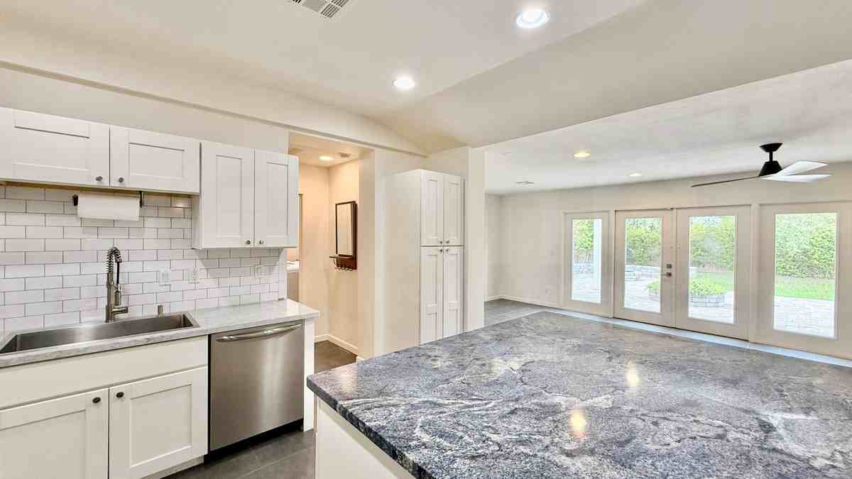 4126 N 44th Pl - Photo 4 of 23