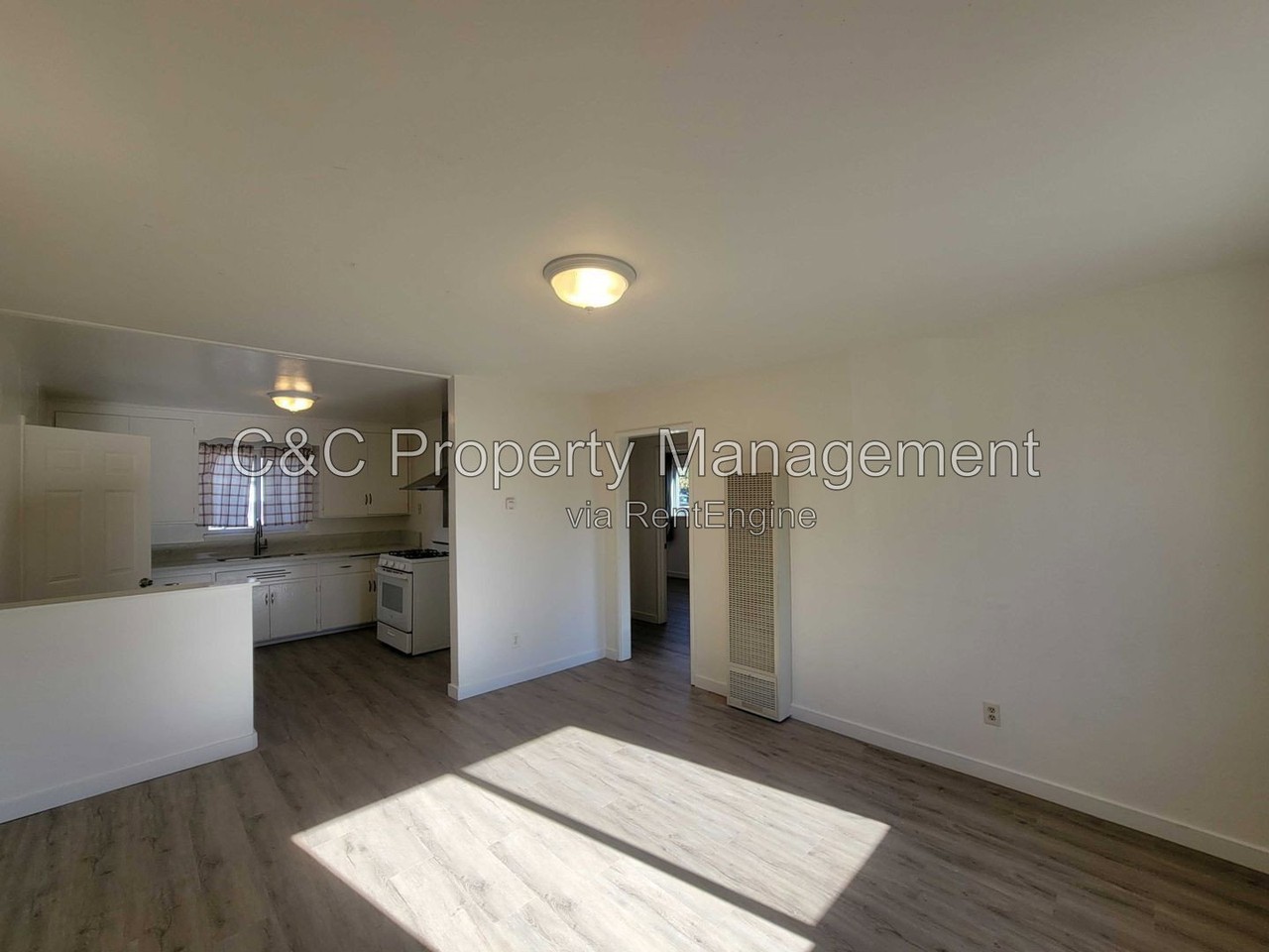 41039 Lincoln St - Photo 3 of 10