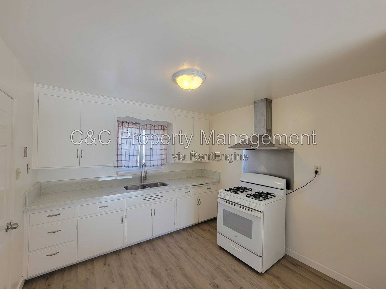 41039 Lincoln St - Photo 4 of 10