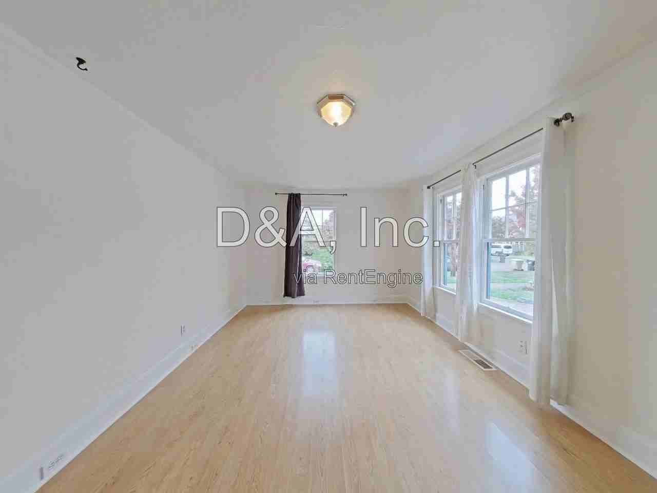 720 Sw 5th St - Photo 2 of 12