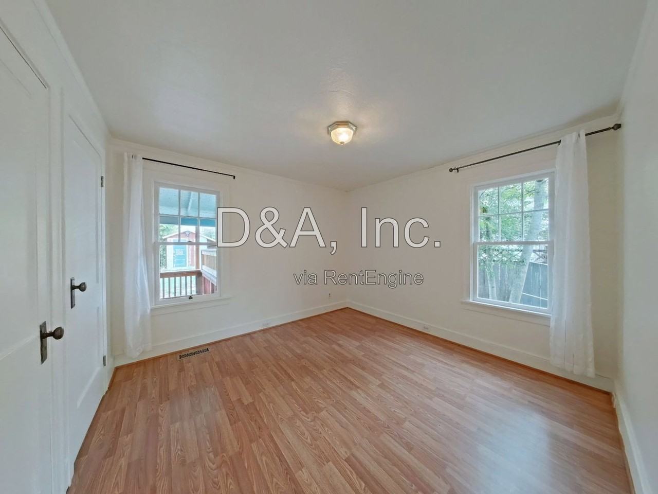 720 Sw 5th St - Photo 4 of 12