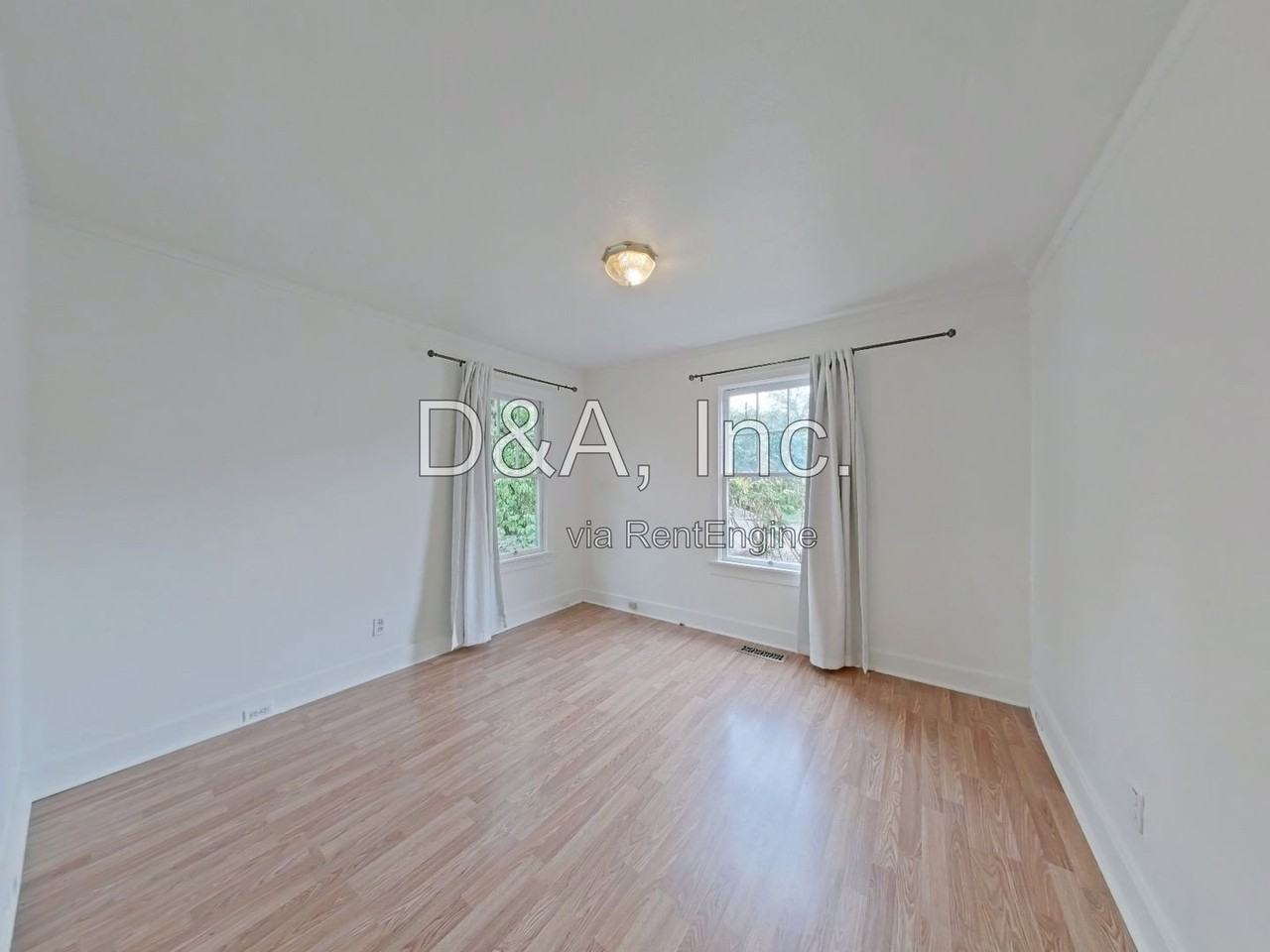 720 Sw 5th St - Photo 5 of 12